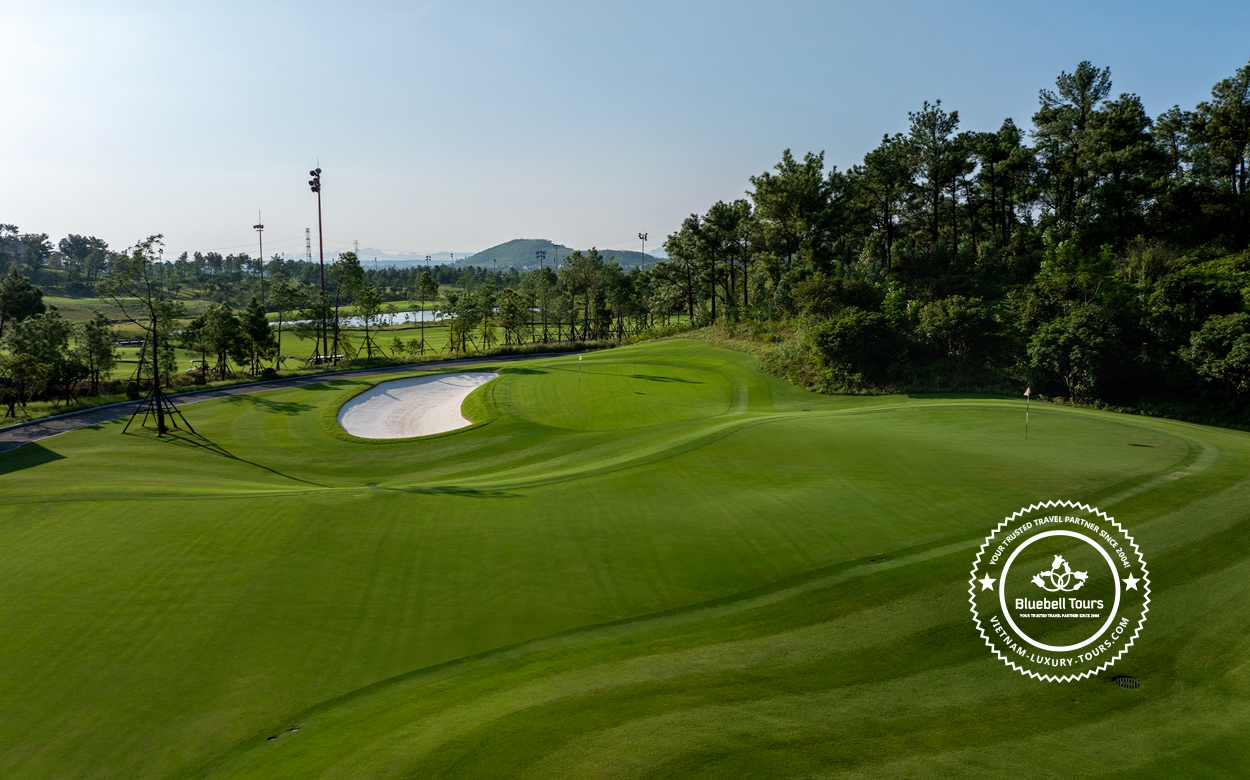 play golf in Ha Long Bay